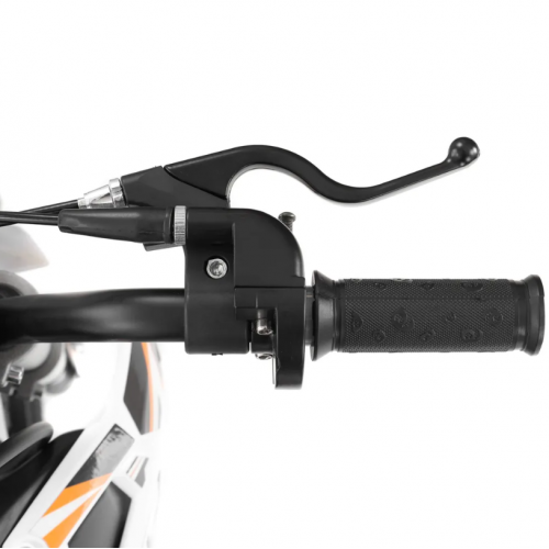 Benzīna motocikls ar 57 cm³ četrtaktu dzinēju un 1,5 ZS jaudu. (HECHT 54557)