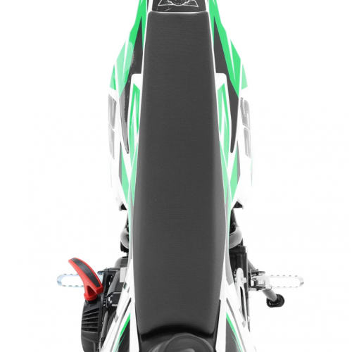 Benzīna motocikls ar 57 cm³ četrtaktu dzinēju un 1,5 ZS jaudu. (HECHT 54557)