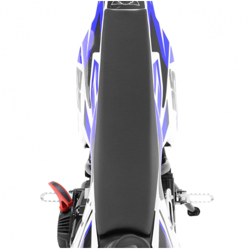 Benzīna motocikls ar 57 cm³ četrtaktu dzinēju un 1,5 ZS jaudu. (HECHT 54557)