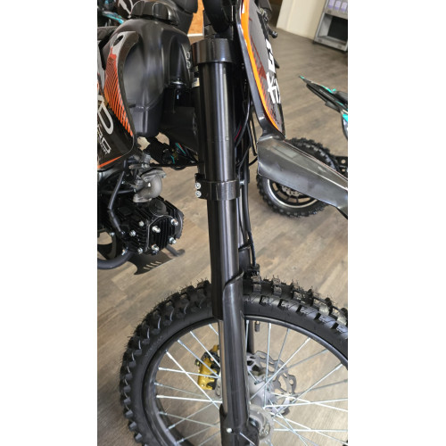 Benzīna motocikls 125см3, 17"/14" KXD 607 PRO HAWK (elektriskais + kick starts)