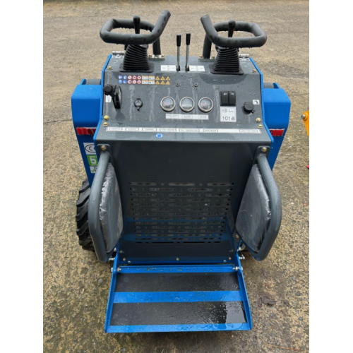 Mini iekrāvējs RIPPA RS04 ECO 1,0 t ar Briggs & Stratton XR2100 420 cm³ 13,5 ZS, kāpurķēžu, ar hidraulisko ātro sakabi un papildu hidrolīniju (RS04ECO-B&SXR2100)