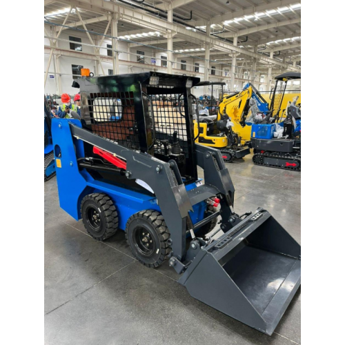Mini iekrāvējs RIPPA RS07 PRO 670 kg, Kubota D1105 dzinējs 24,8 ZS (1123 cm³), EURO 5, slēgta kabīne, pilotvadības kursorsviras, kauss komplektā (RS07PRO)