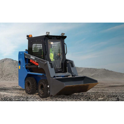 Mini iekrāvējs RIPPA RS07 PRO 670 kg, Kubota D1105 dzinējs 24,8 ZS (1123 cm³), EURO 5, slēgta kabīne, pilotvadības kursorsviras, kauss komplektā (RS07PRO)